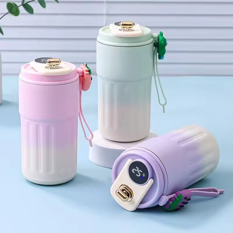 كوب ذكي للقهوة والماء مع شاشة  - مراجعة Smart Water Bottle Tracker وسعره